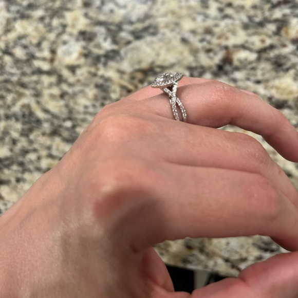 10k white gold moissanite diamond engagement ring - Picture 6 of 6